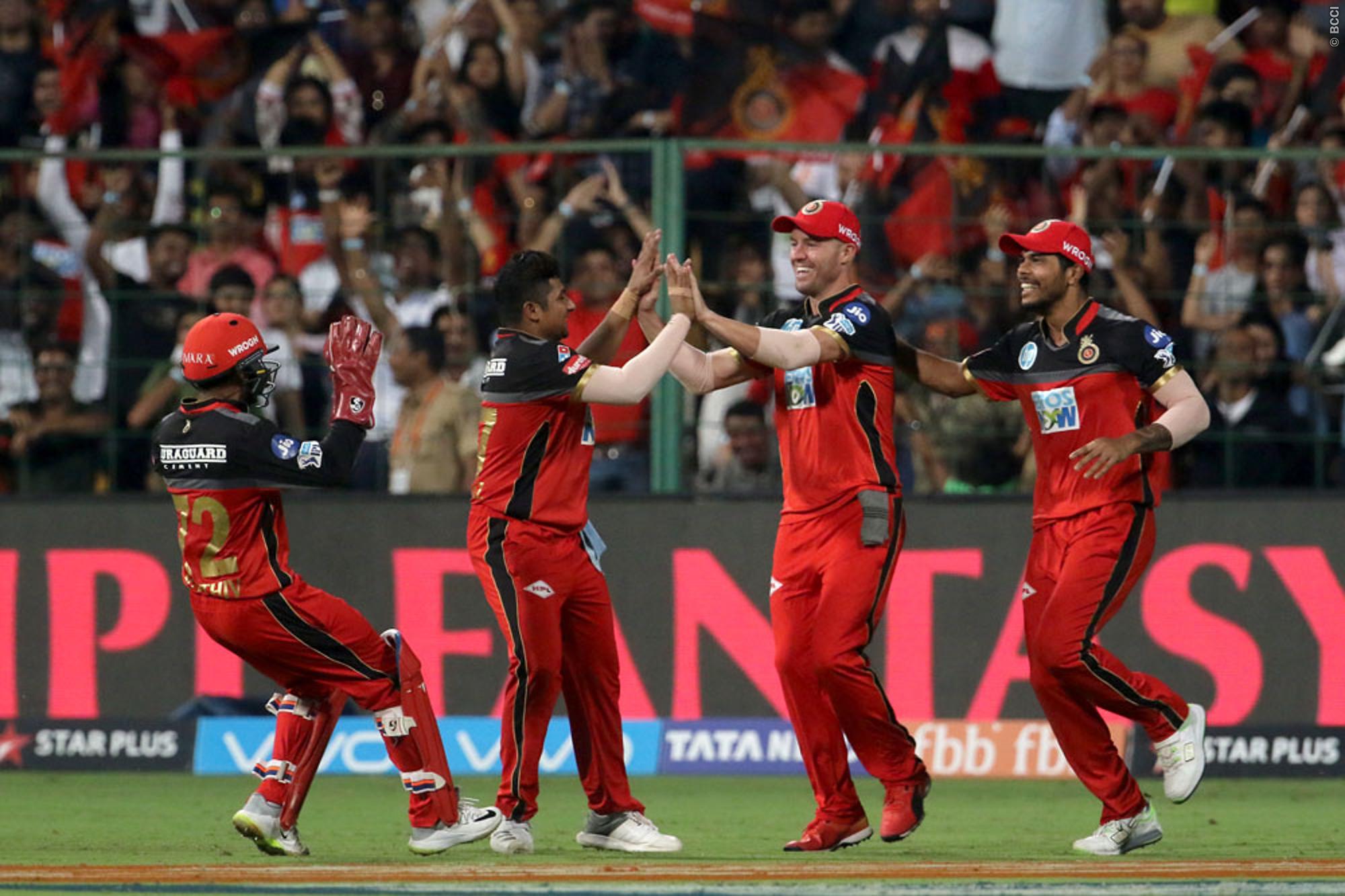 Twitter reacts to AB de Villiers's Superman show with the bat and in the field